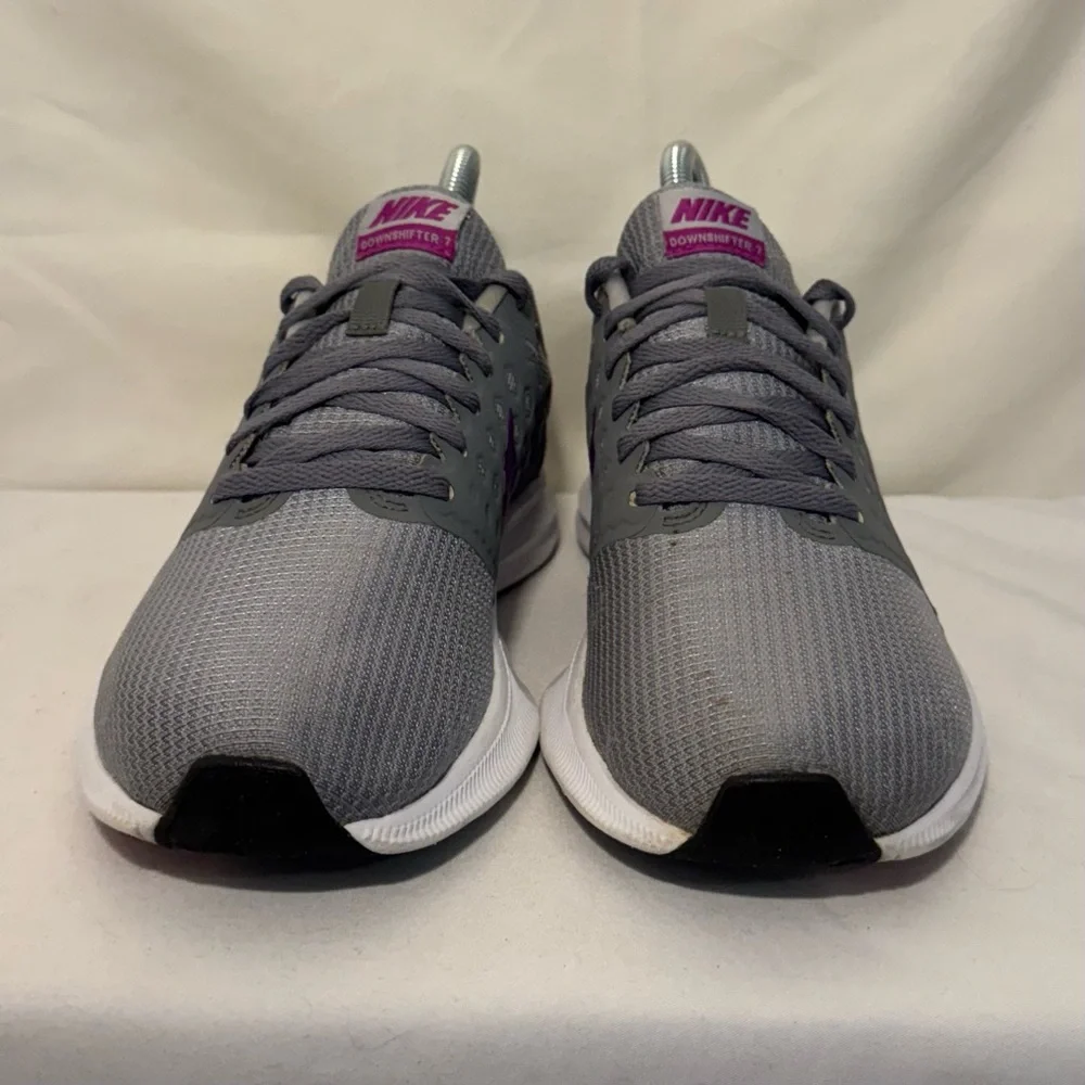Women's Size 7 Nike Downshifter 7‎ Sneaker Cool Grey/Hyper Violet 852466-011 EUC